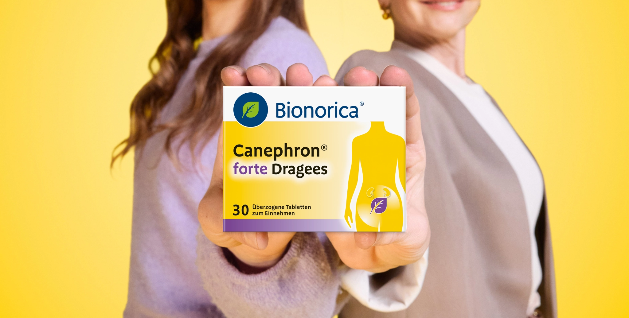 Hände halten Canephron Packshot