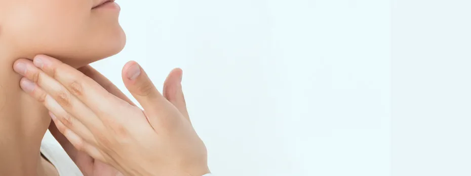 Halsschmerzen gehören zu den häufigsten Symptomen einer Erkältung