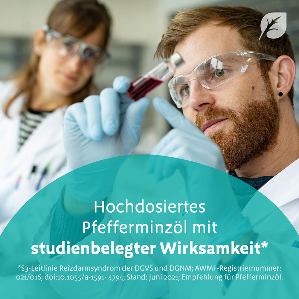 Forscher im Hintergrund. Davor der Schriftzug: Hochdosiertes Pfefferminzöl mit studienbelegter Wirksamkeit. 