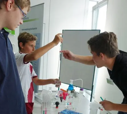 Berufsorientierung für Schüler beim Neumarkter Pharmaunternehmen
