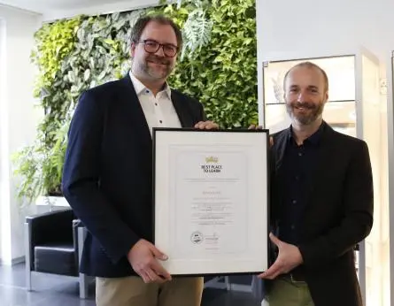 Bionorica Mitarbeiter erhalten Auszeichnung Zertifizierung 