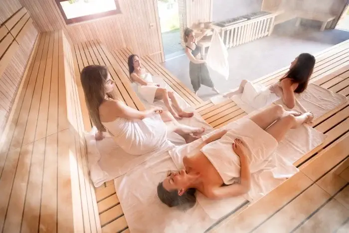 женщины в сауне