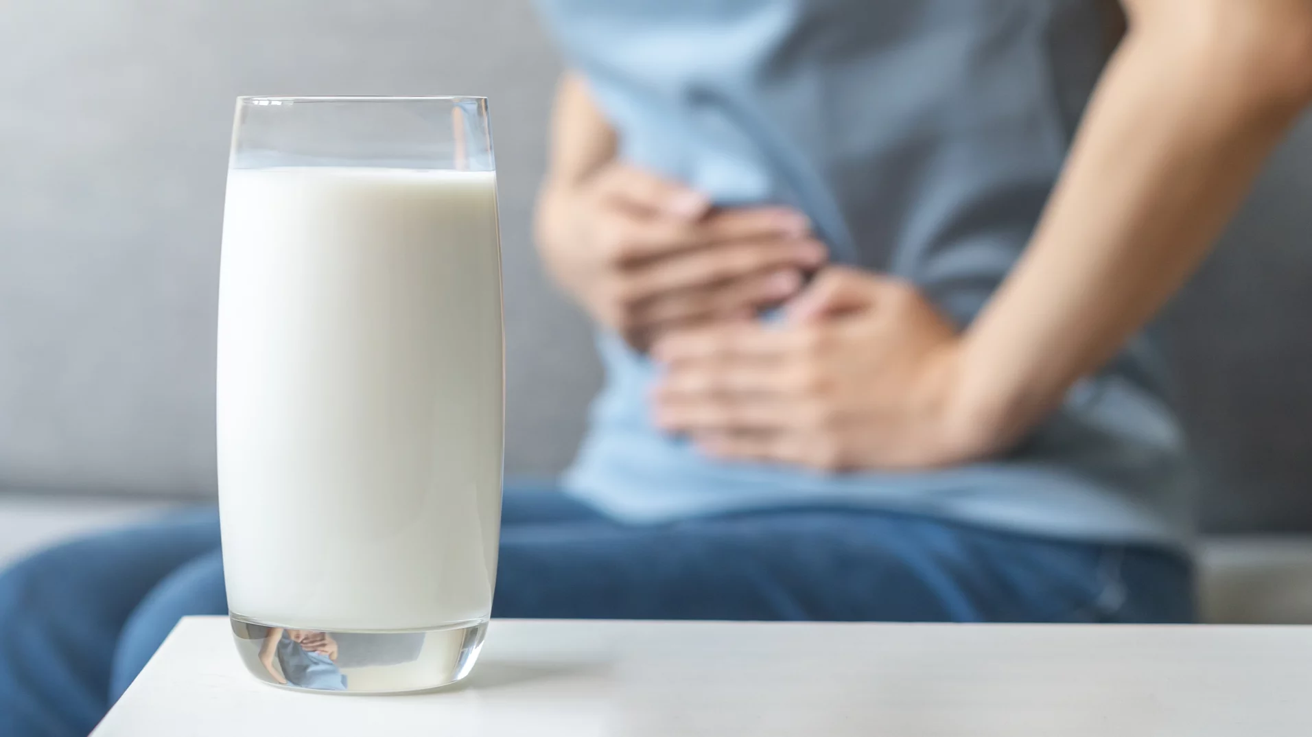 Unverträglichkeiten können oftmals zu Beschwerden wie Bauchschmerzen, Blähungen, Durchfall oder Übelkeit führen.